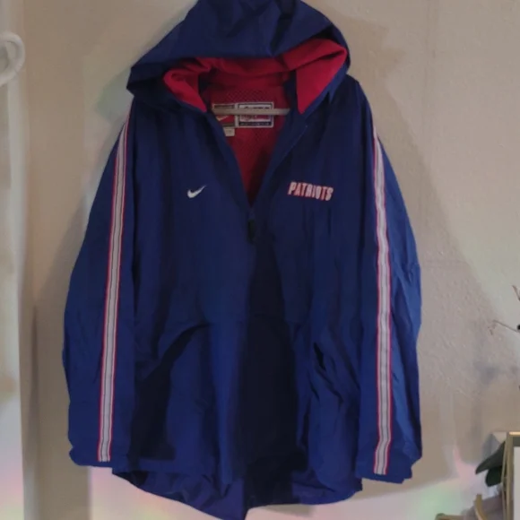 Vintage Patriots NFL brand windbreaker - Picture 1 of 8